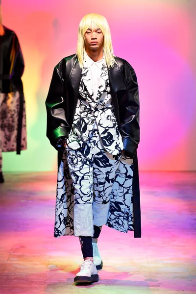 Look 25